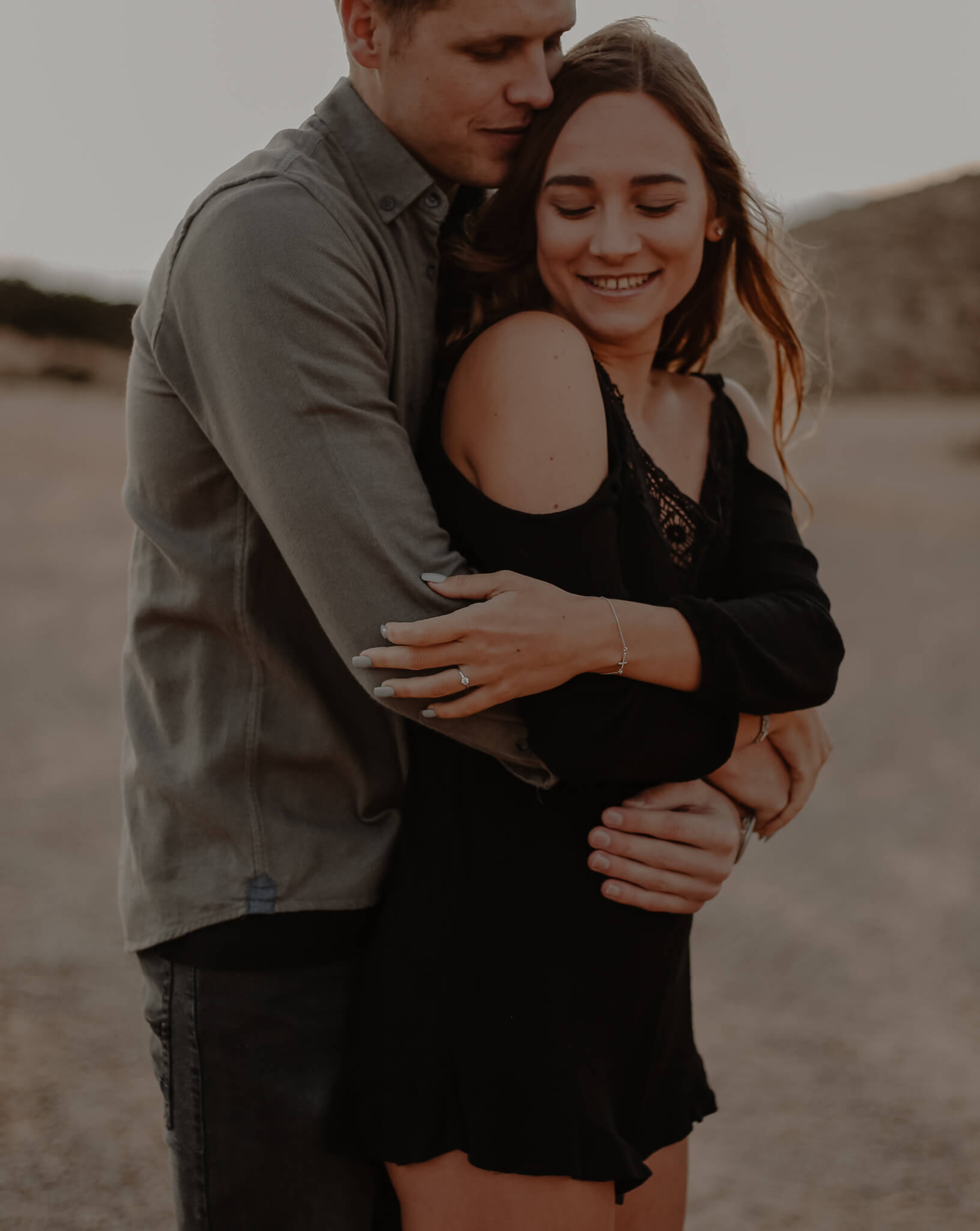 holistic_photography_couple_hugging